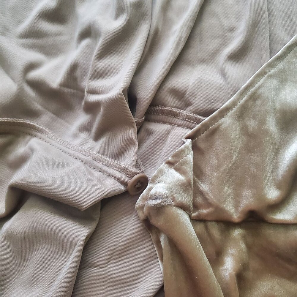 Bb Dakota women mini dress Size Large sleeveless Pale Gold Wrap Ruffle Velvet - Picture 14 of 16